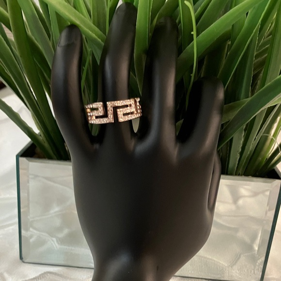 Elegant Greek Keys Gold and diamond accents Women's Ring sz M/L fits 8-9 - Picture 2 of 5